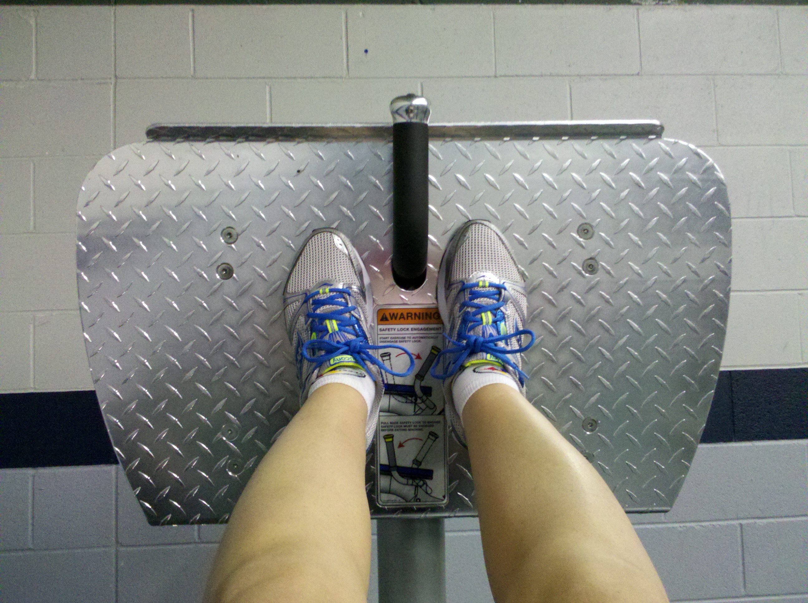 leg press knee extended machine gym weight training MarLa Sink Druzgal